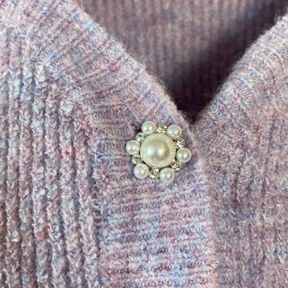 GORGEOUS cardigan with all the details! - Picture 3 of 5